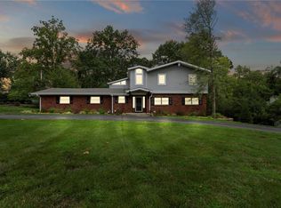 1721 S McKnight Rd, Saint Louis, MO 63124