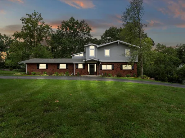 1721 S McKnight Rd, Saint Louis, MO 63124