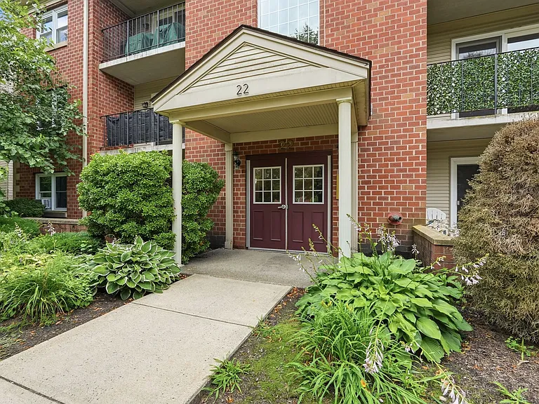 22 Maple Crest Cir #F — Photo 14