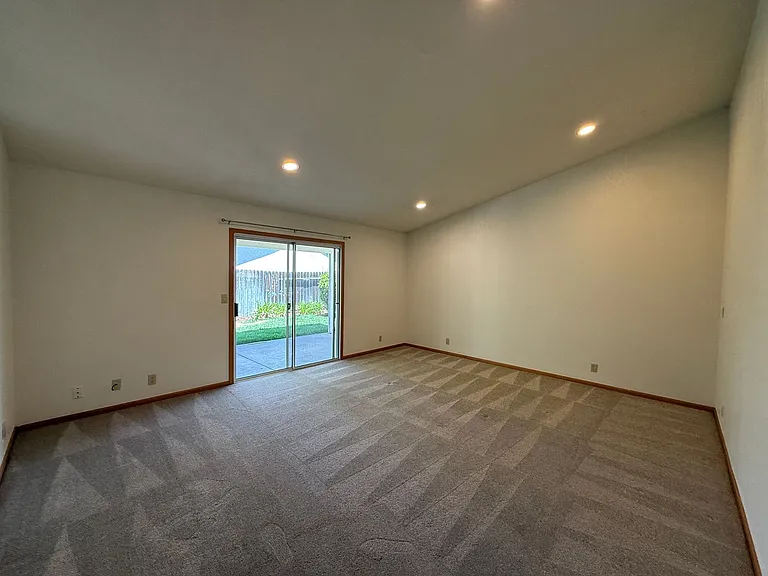 1470 Mercer Ct — Photo 40