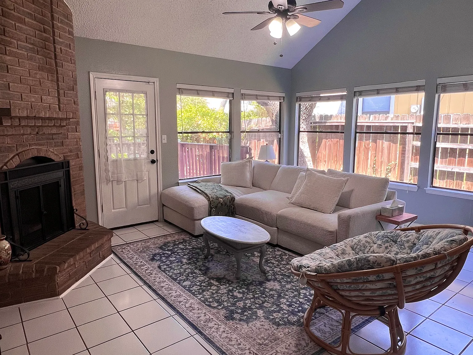 3 bed, 1373 sqft, $1,689 — Photo 3