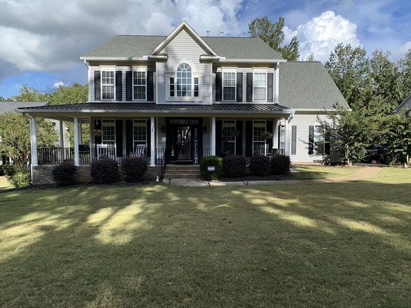 320 Selden Way