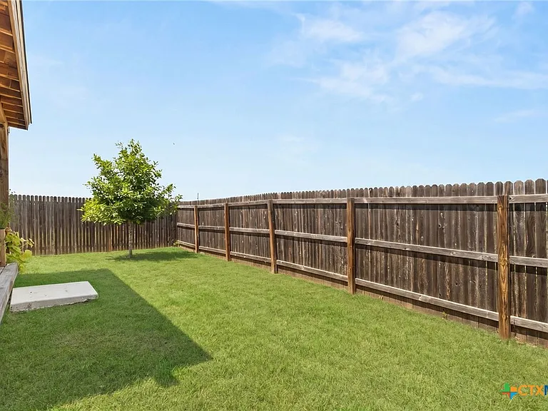 9129 Navarro Vis — Photo 24