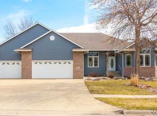 1506 S Deerberry Trl, Sioux Falls, SD 57106