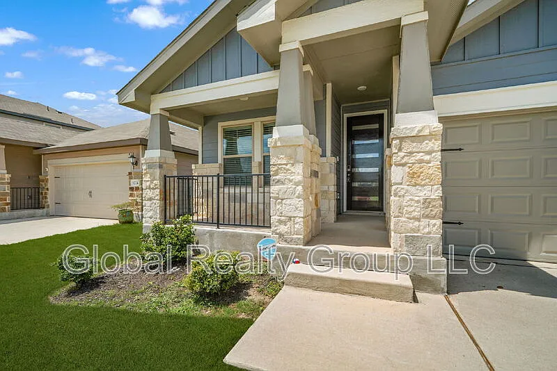 3 bed, 2.0 bath, 1993 sqft, $2,025 — Photo 4