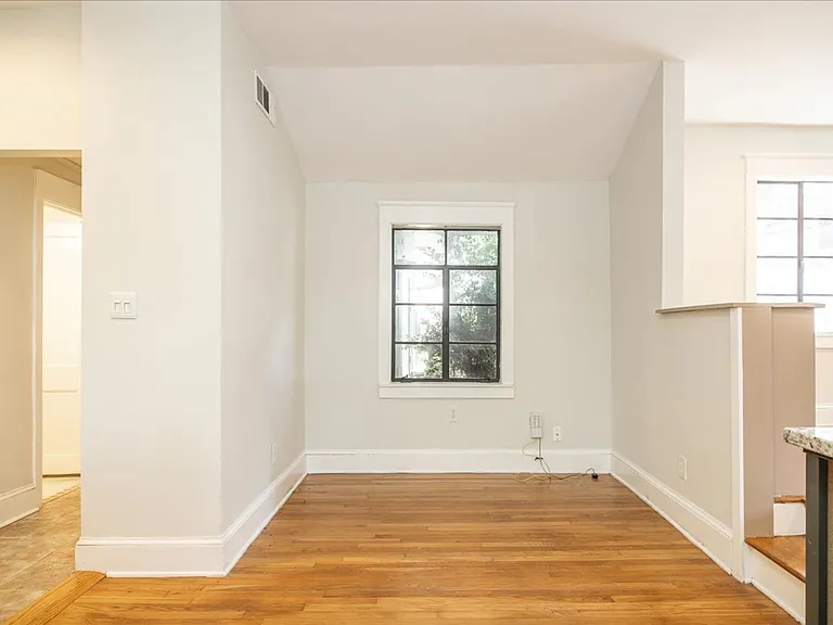 678 Vernon Ave SE — Photo 10