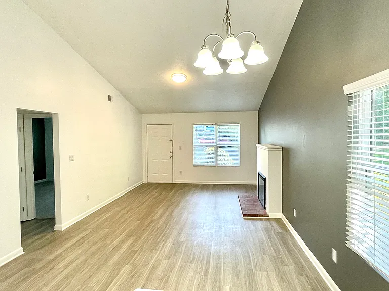 Collegeview — Photo 17