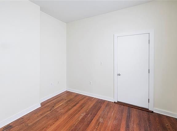5th image of 4802 Banks St