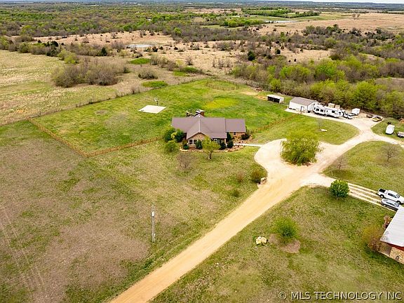 5th image of 15337 Lewis Ln