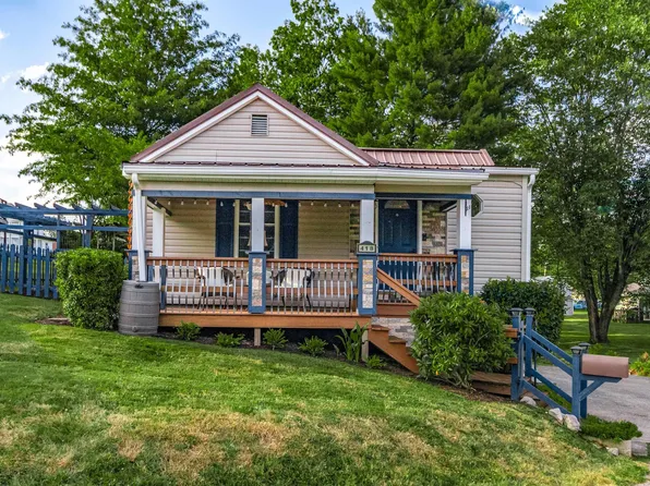 418 Cherry St, Bridgeport, WV 26330