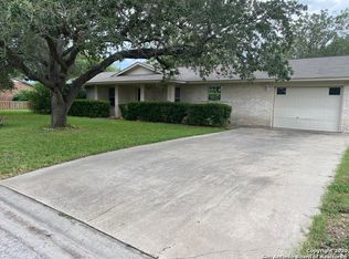 1740 Cherrydown Dr, Three Rivers, TX 78071