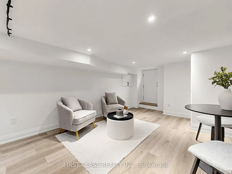 174 Manning Ave — Photo 9