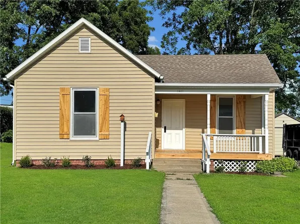 1407 Lipper Ave, Higginsville, MO 64037