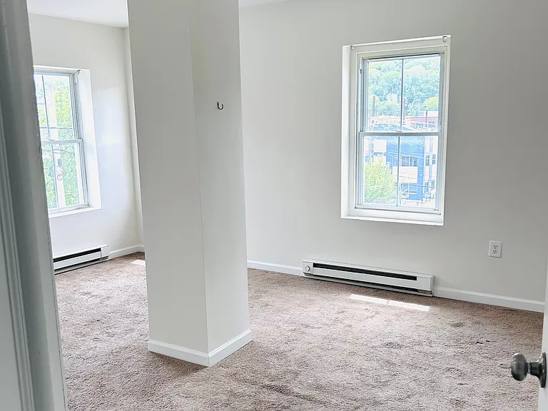389 E Hector St — Photo 13