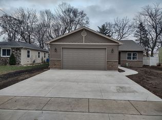 525 Willow Rd, Marengo, IL 60152