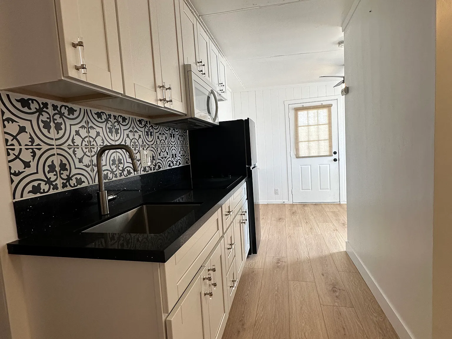 Studio, 350 sqft, $1,550 — Photo 2