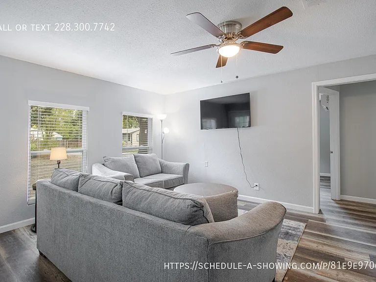 226 Milray Ln — Photo 4