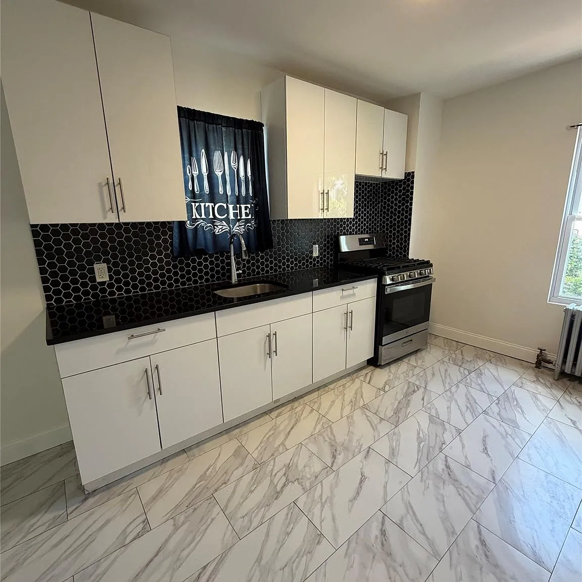2 bed, 1.0 bath, 1568 sqft, $3,000 — Photo 3