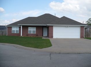 158 N Lance Cir, Fayetteville, AR 72701