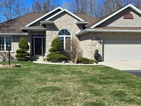 1506 39th Ave, Menominee, MI 49858