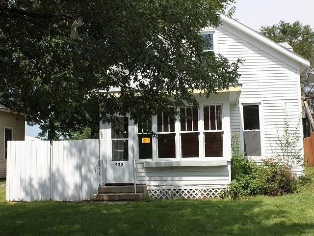 433 E Crawford St photo 1