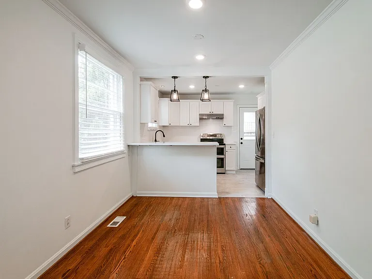 1006 S Douglas Ave — Photo 4