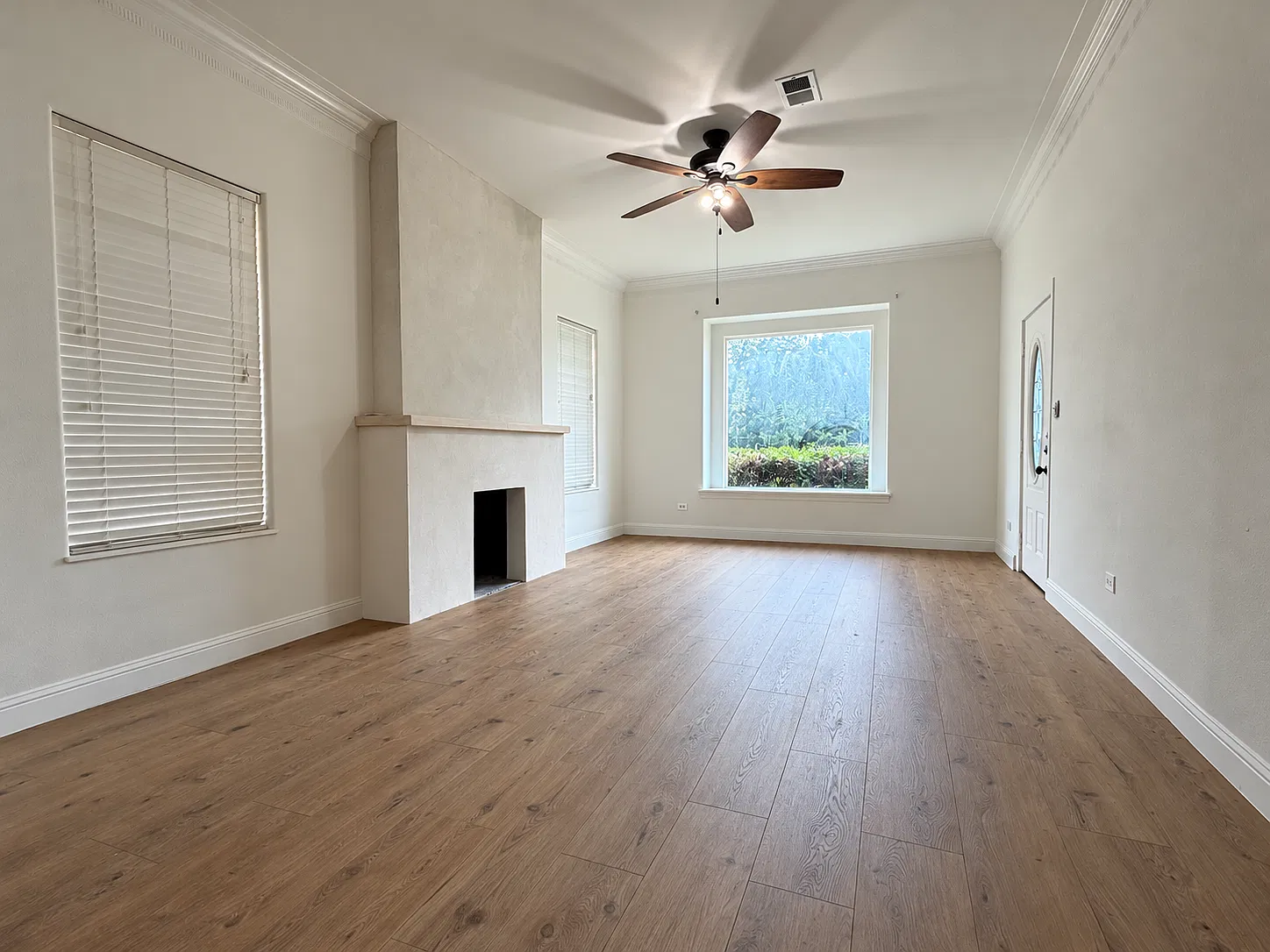 3 bed, 1640 sqft, $3,300 — Photo 2