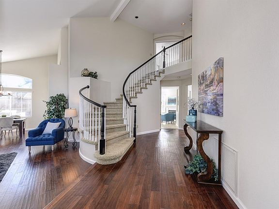 4th image of 312 Wordsworth Ct