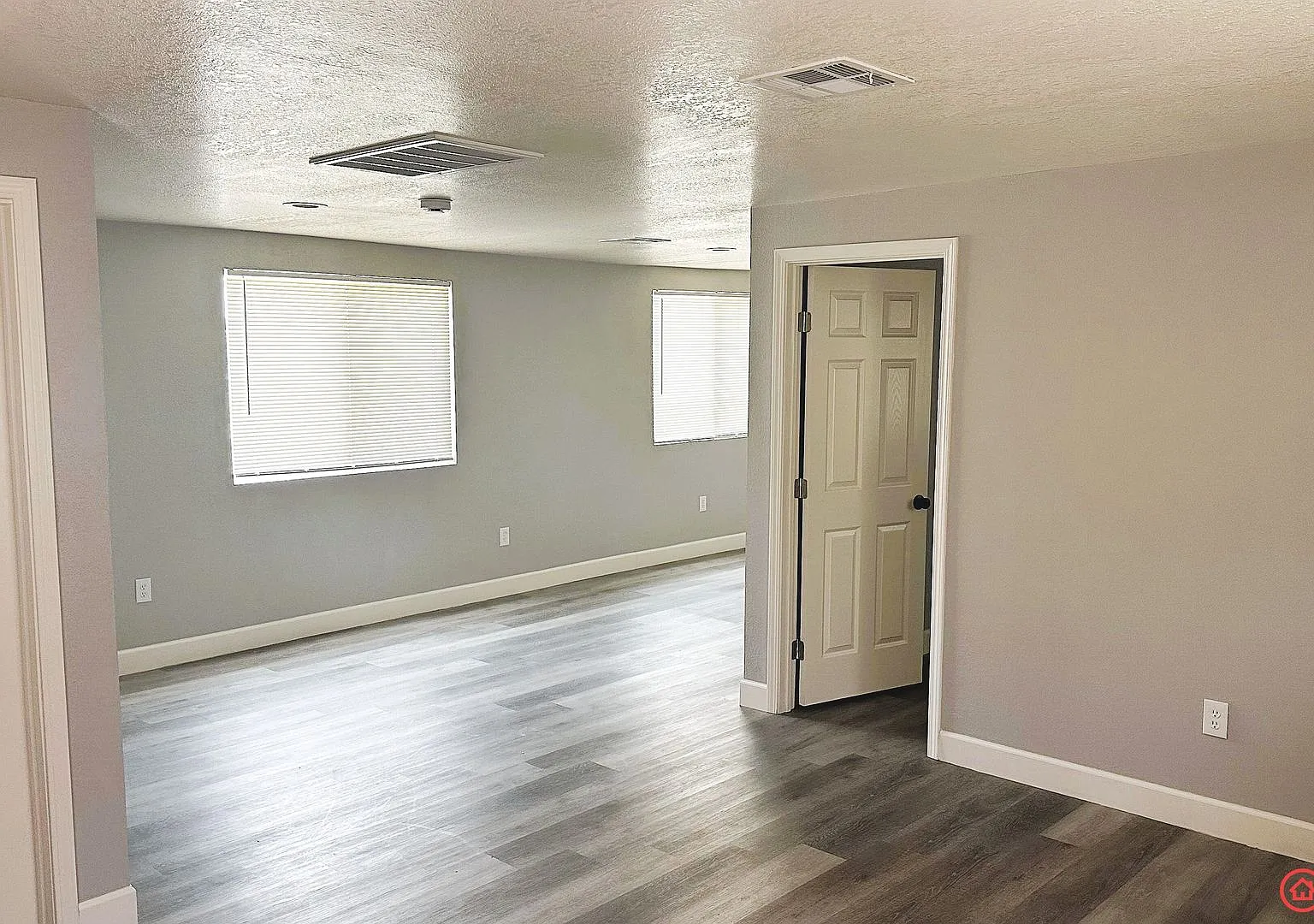 1318 & 1320 El Tejon Avenue — Photo 2