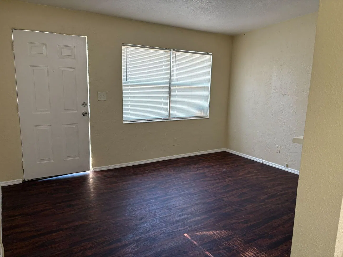 Charming 2-Bedroom Home for Rent Near Gulfport! — Photo 3