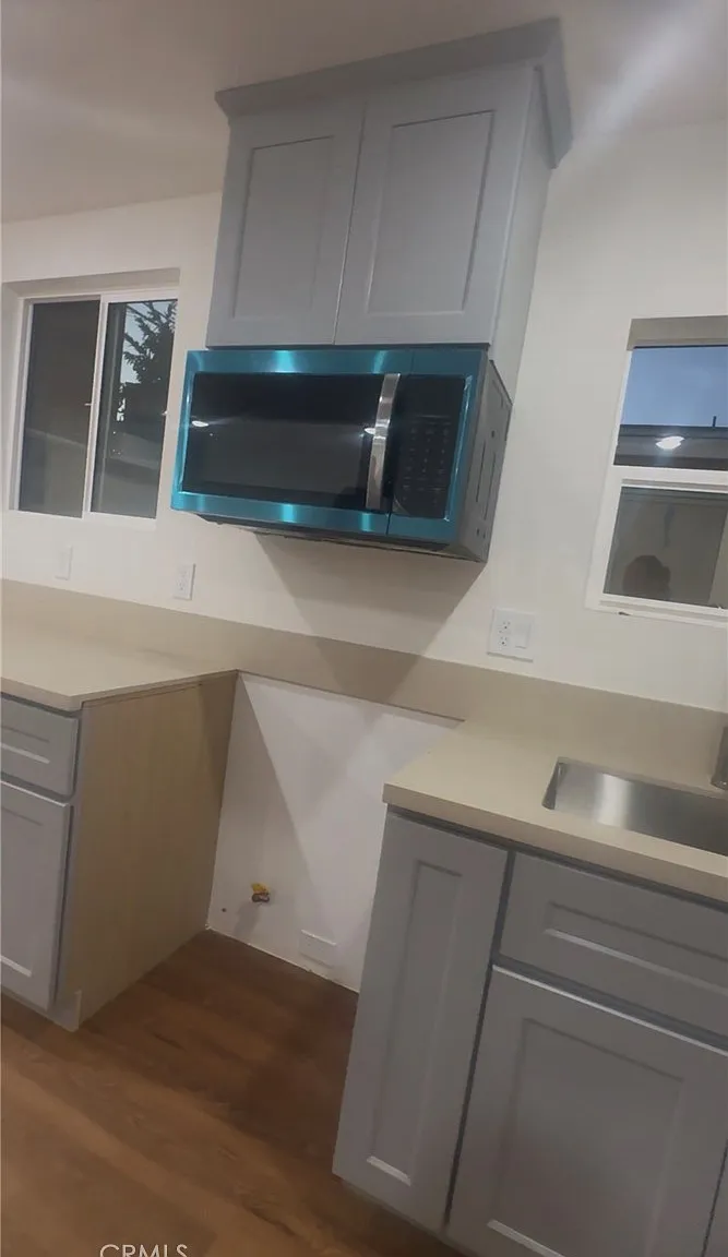 3 bed, 800 sqft, $3,700 — Photo 2