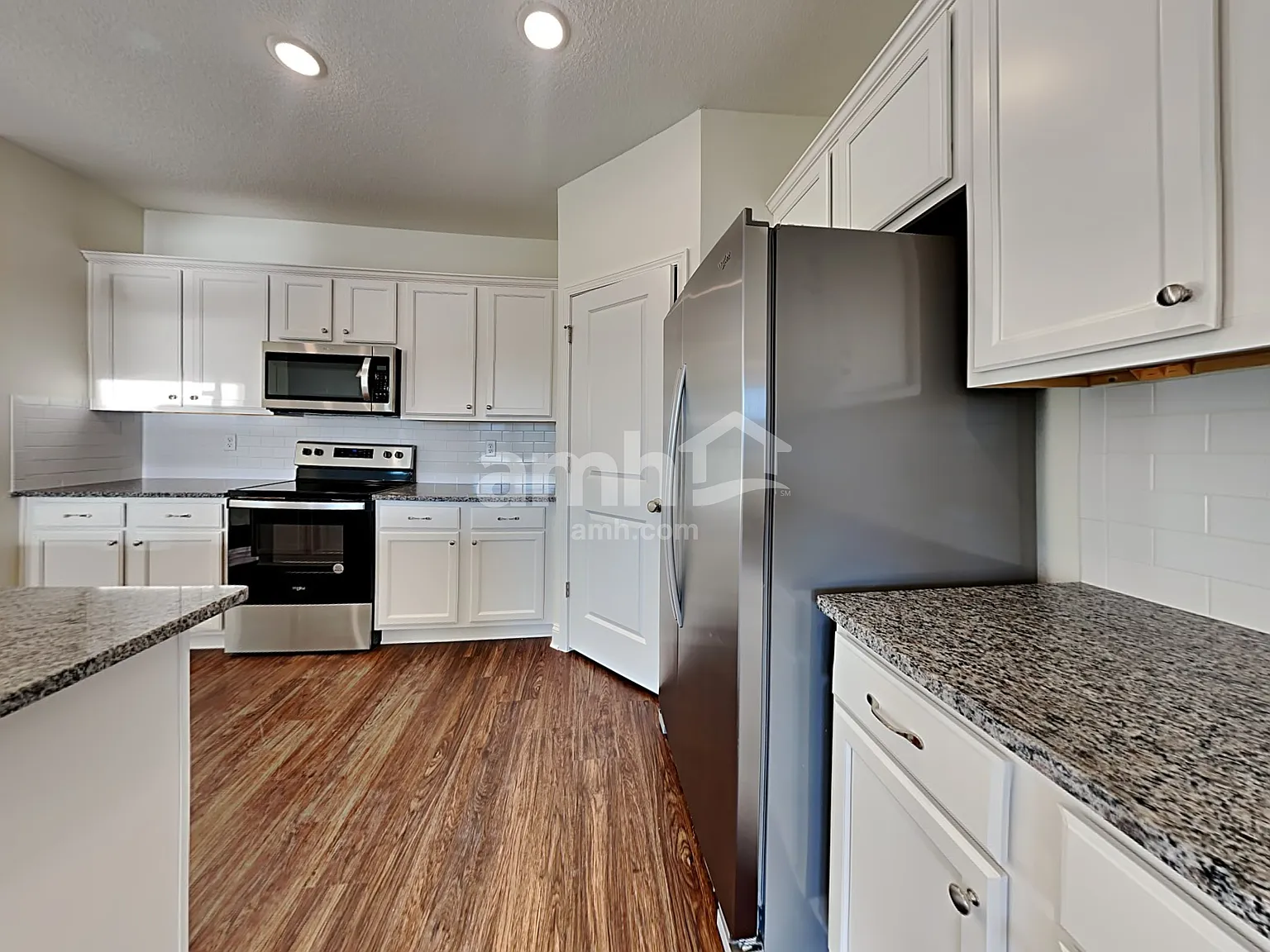5 bed, 3.0 bath, 2215 sqft, $3,000 — Photo 4