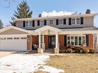 123 S Waverly Pl, Mount Prospect, IL 60056