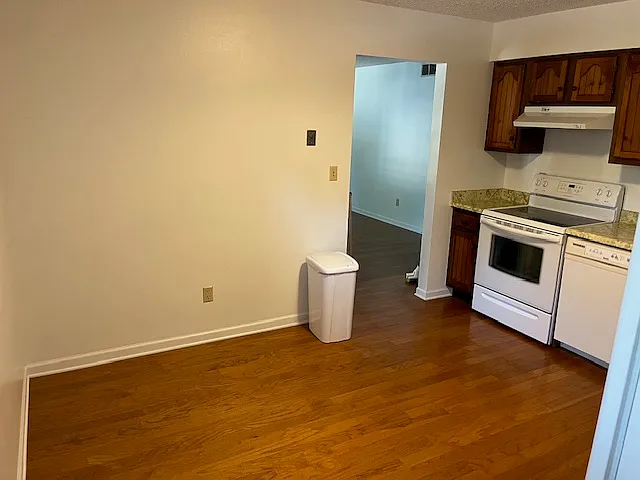 1509 Esther St — Photo 12