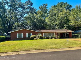 1215 Deerfield Ln, Jackson, MS 39211