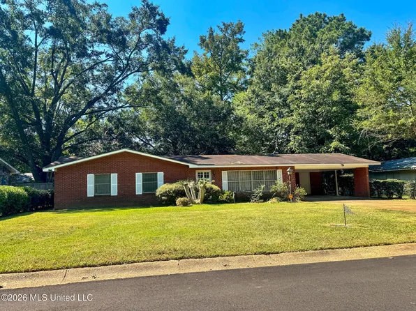 1215 Deerfield Ln, Jackson, MS 39211