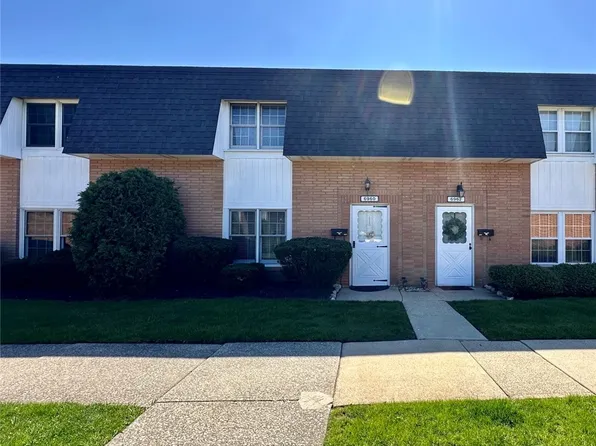 6960 S Parkway Dr, Cleveland, OH 44130