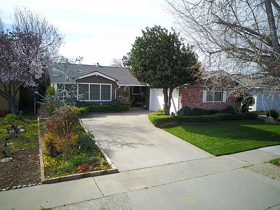 2nd image of 2433 La Mirada Dr