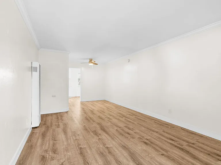 Windansea Apartments — Photo 20