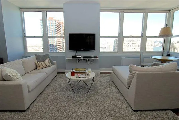Sold by Urban Luxe | media 11