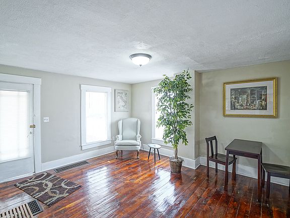 4th image of 801 Plum St