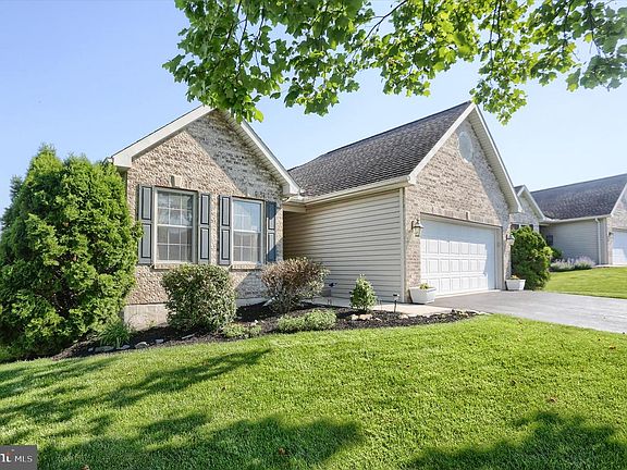 4th image of 58 Burwick Dr