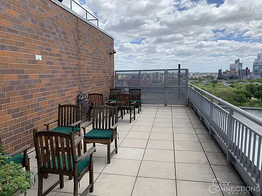 Rented by City Connections Realty | media 3