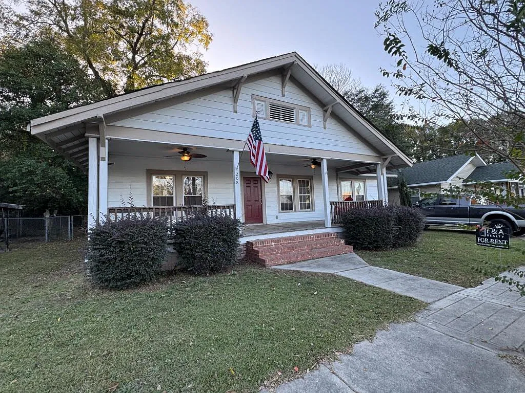 208 S Dargan St — Photo 2