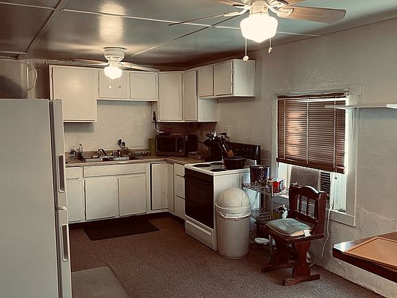 3rd image of 411 E Murchison Ave