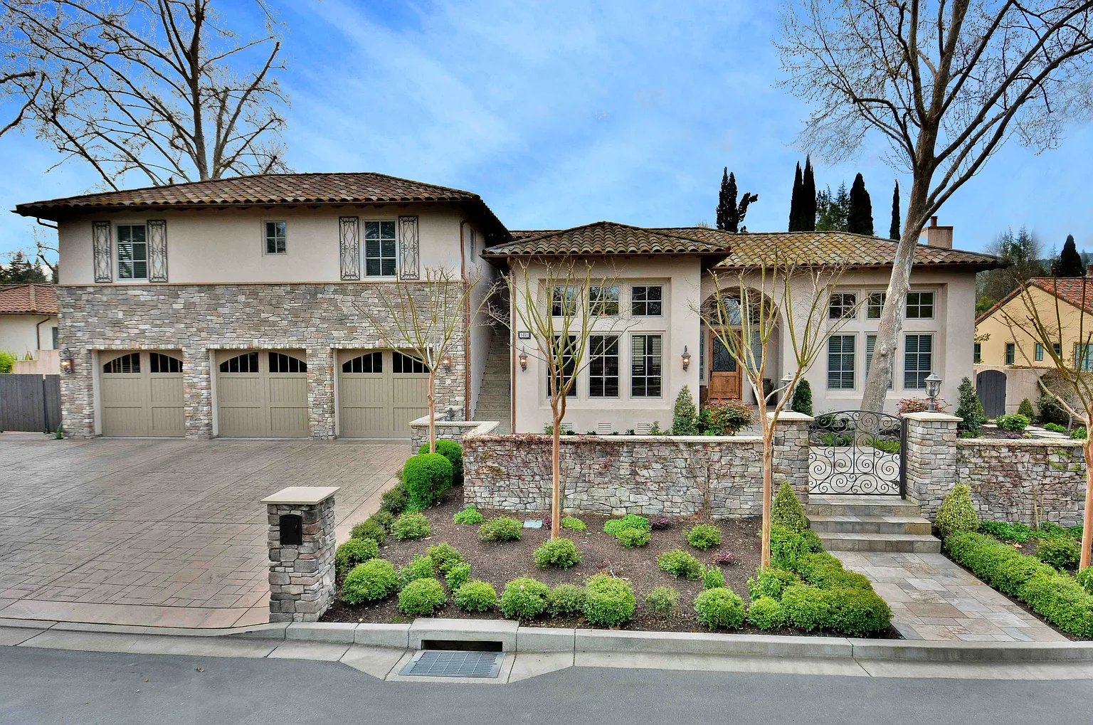 1451 Vine Ln photo 1