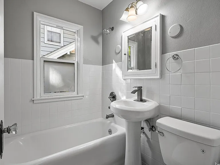 2082 Berkeley Ave — Photo 16