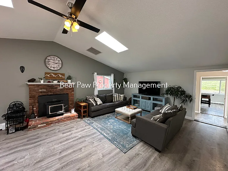 6058 Park St — Photo 2