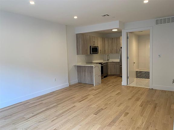4th image of 813 Jefferson Ave #1A