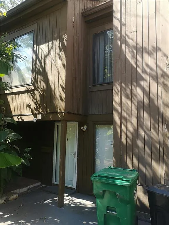 4 bed, 4.0 bath, 2164 sqft, $2,250 — Photo 1